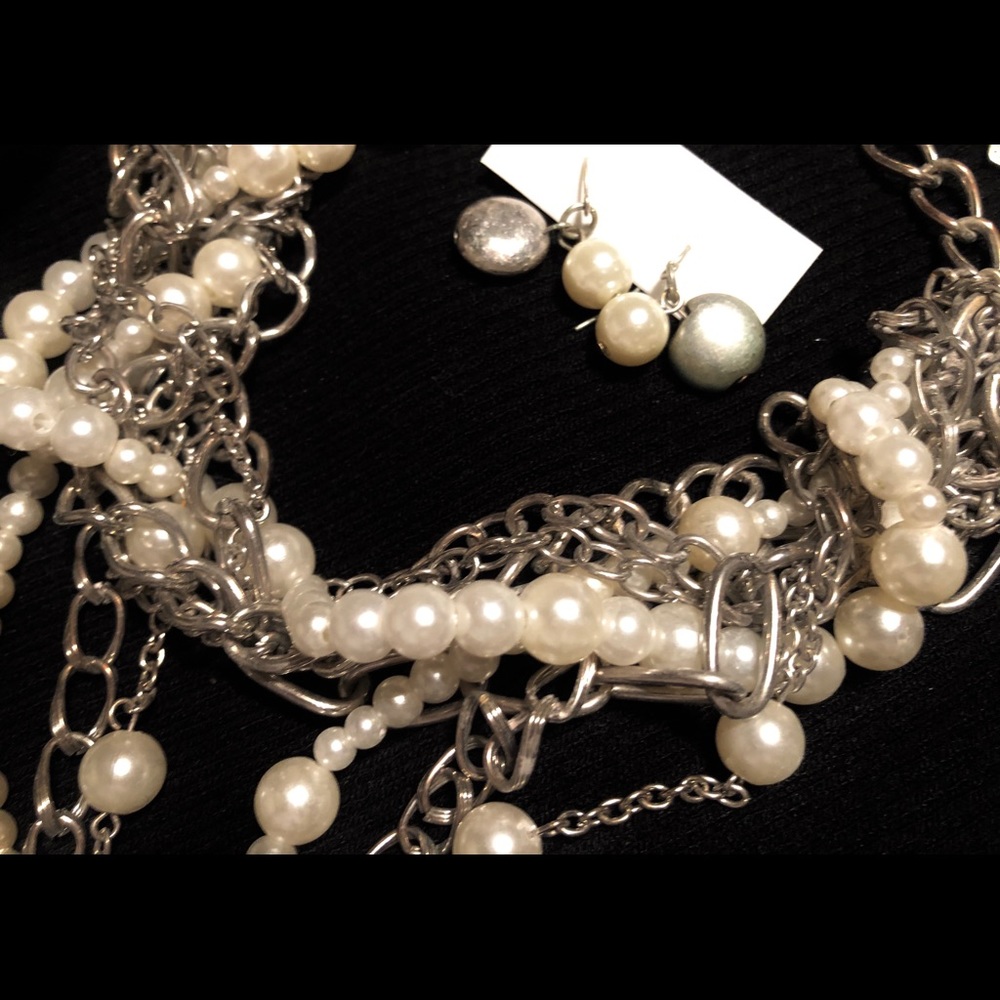 Necklace and drop earrings